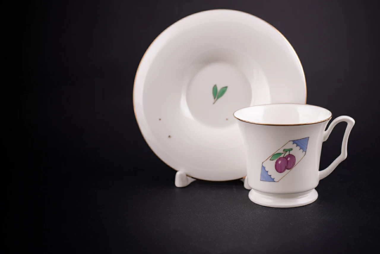 Чашка с блюдцем кофейная, рисунок Конфета Слива, форма Юлия, арт 61.21055.00.1, 