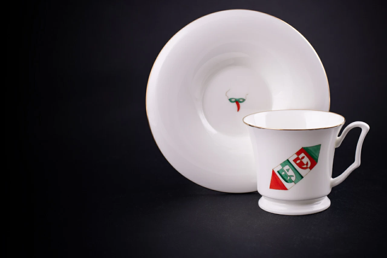 Чашка с блюдцем кофейная, рисунок Конфета Маска, форма Юлия, арт 61.21054.00.1, 