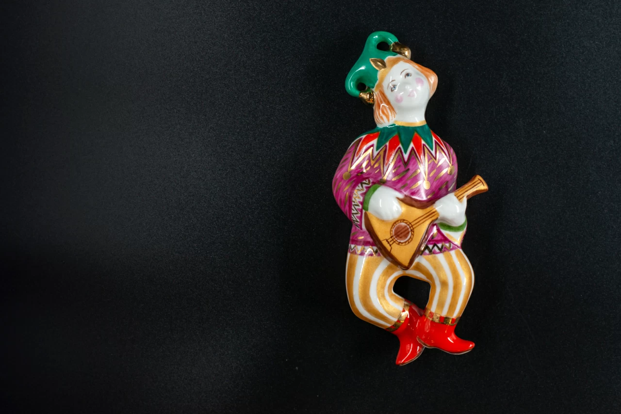 Игрушка (подвеска) Скоморох с балалайкой, арт 60.14829.00.5, 