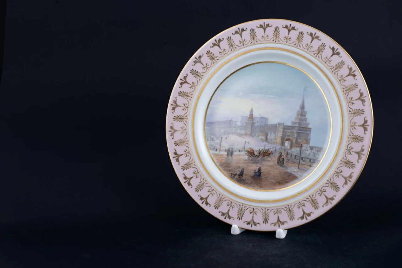 Декоративная тарелка Боровицкие ворота на форме Mazarin, арт 60.02654.00.2, 