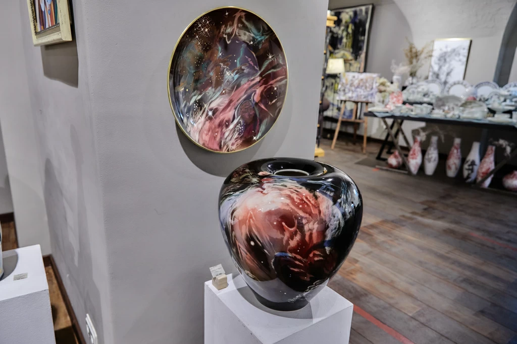 ambar-burgua-02 ambar-burgua-04.jpg