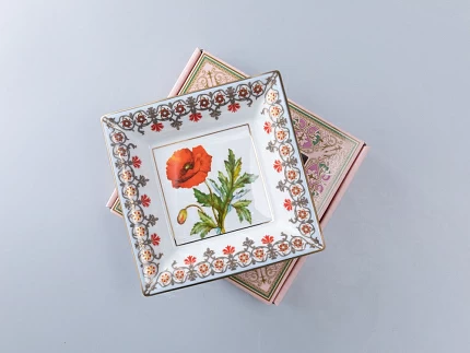 Подставка для мелочей в подарочной упаковке, форма Квадратная, рисунок Мак Восточный, арт 81.34216.00.1 Подставка для мелочей в подарочной упаковке, форма Квадратная, рисунок Мак Восточный, арт 81.34216.00.1