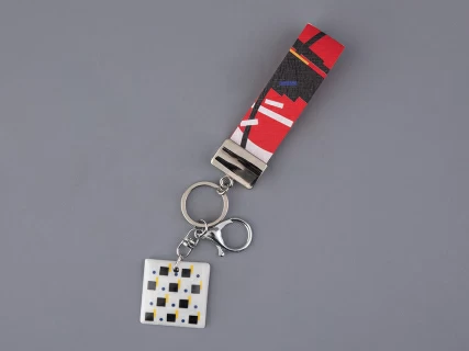 Брелок подвеска в подарочной упаковке, форма Квадрат, рисунок Супрематический пояс, арт 81.33233.00.1,  Брелок подвеска в подарочной упаковке, форма Квадрат, рисунок Супрематический пояс, арт 81.33233.00.1,