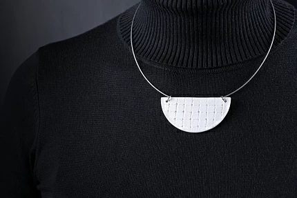 Подвеска Полукруг, рисунок Белый бисквит, арт 60.15858.00.1