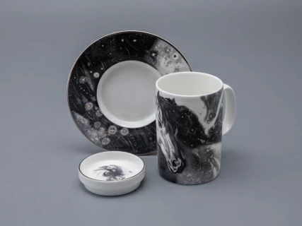 Бокал с блюдцем и крышкой 400 мл в подарочной упаковке, форма top рисунок Черный мустанг, арт 81.34276.00.1, 