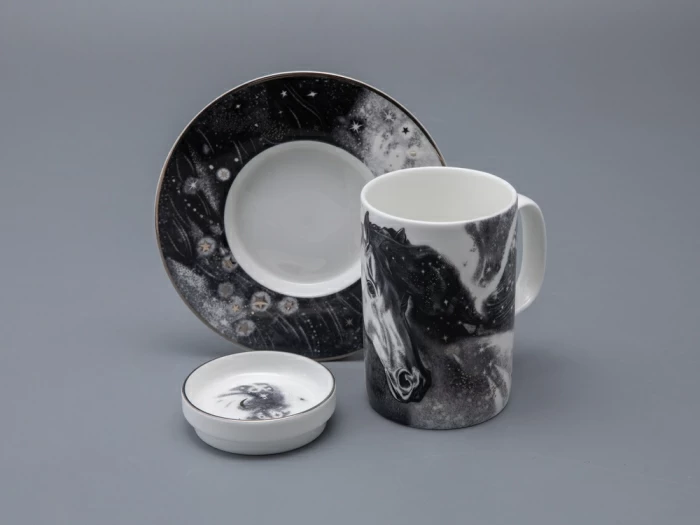 Бокал с блюдцем и крышкой 400 мл в подарочной упаковке, форма top рисунок Черный мустанг, арт 81.34276.00.1, 