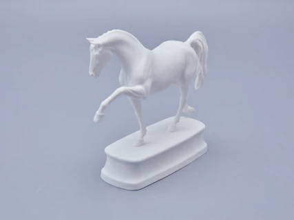 Скульптура в подарочной упаковке, форма Конь Ганноверский, рисунок Белый арт. 81.23029.00.1, 
