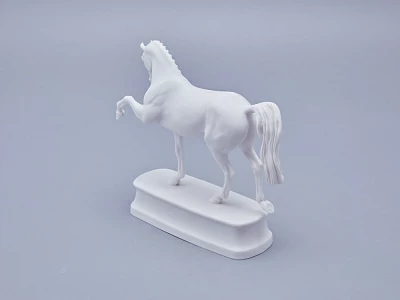 Скульптура в подарочной упаковке, форма Конь Ганноверский, рисунок Белый арт. 81.23029.00.1