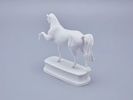 Скульптура в подарочной упаковке, форма Конь Ганноверский, рисунок Белый арт. 81.23029.00.1