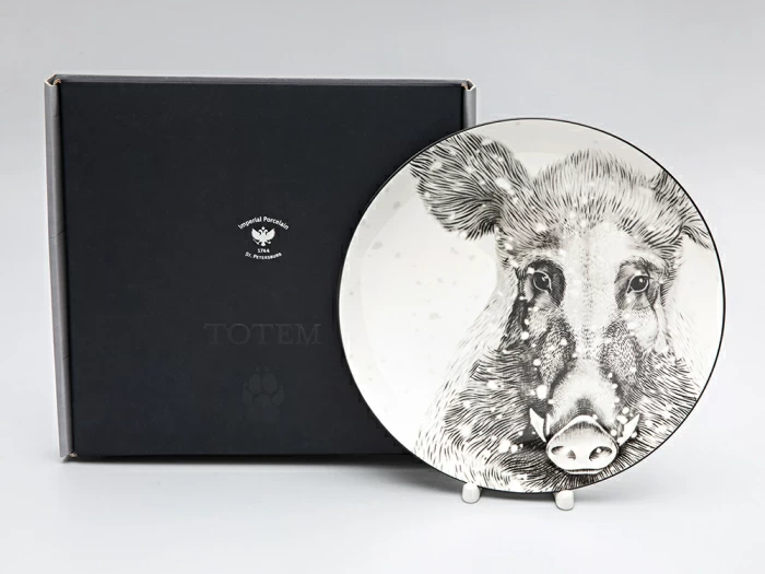 Декоративная тарелка 230 мм в подарочной упаковке, форма Эллипс 2, рисунок Тотем Кабан арт. 81.26810.00.1, 