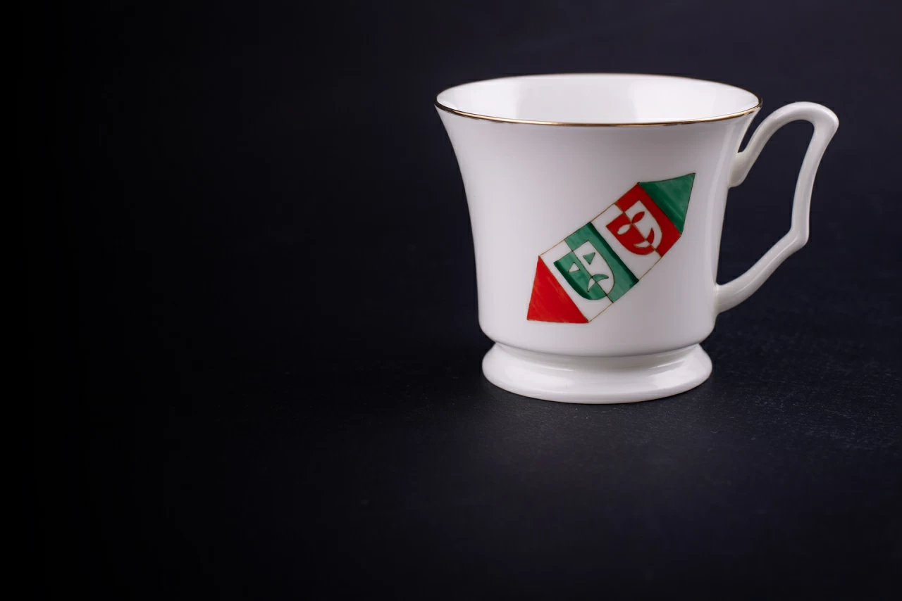 Чашка с блюдцем кофейная, рисунок Конфета Маска, форма Юлия, арт 61.21054.00.1, 