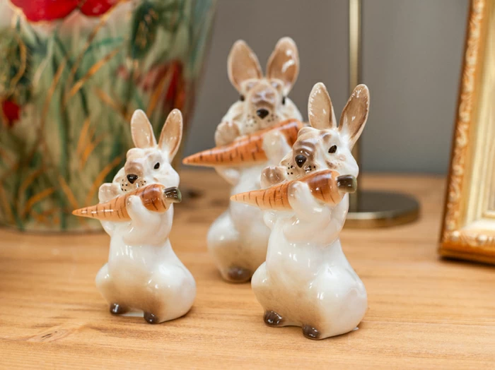 Скульптура Заяц с морковкой № 4 арт. 82.01965.00.1, 