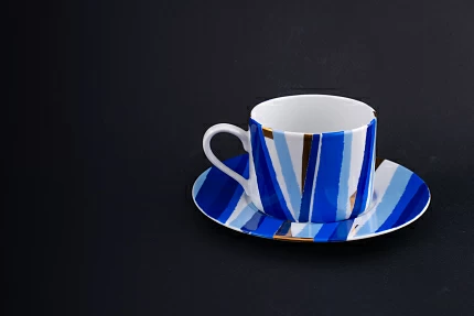 Чашка с блюдцем Синие тени на форме Соло