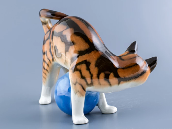 Скульптура форма Кошка с клубком рисунок Мраморный арт. 82.98336.00.1, 