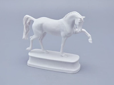 Скульптура в подарочной упаковке, форма Конь Ганноверский, рисунок Белый арт. 81.23029.00.1