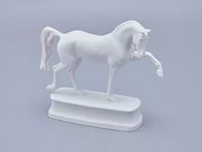 Скульптура в подарочной упаковке, форма Конь Ганноверский, рисунок Белый арт. 81.23029.00.1