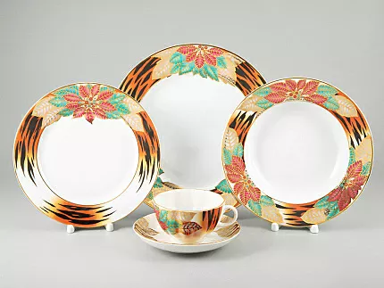 Тарелка мелкая 270 мм форма Европейская-2 рисунок Пуансеттия, арт. 80.38105.00.1