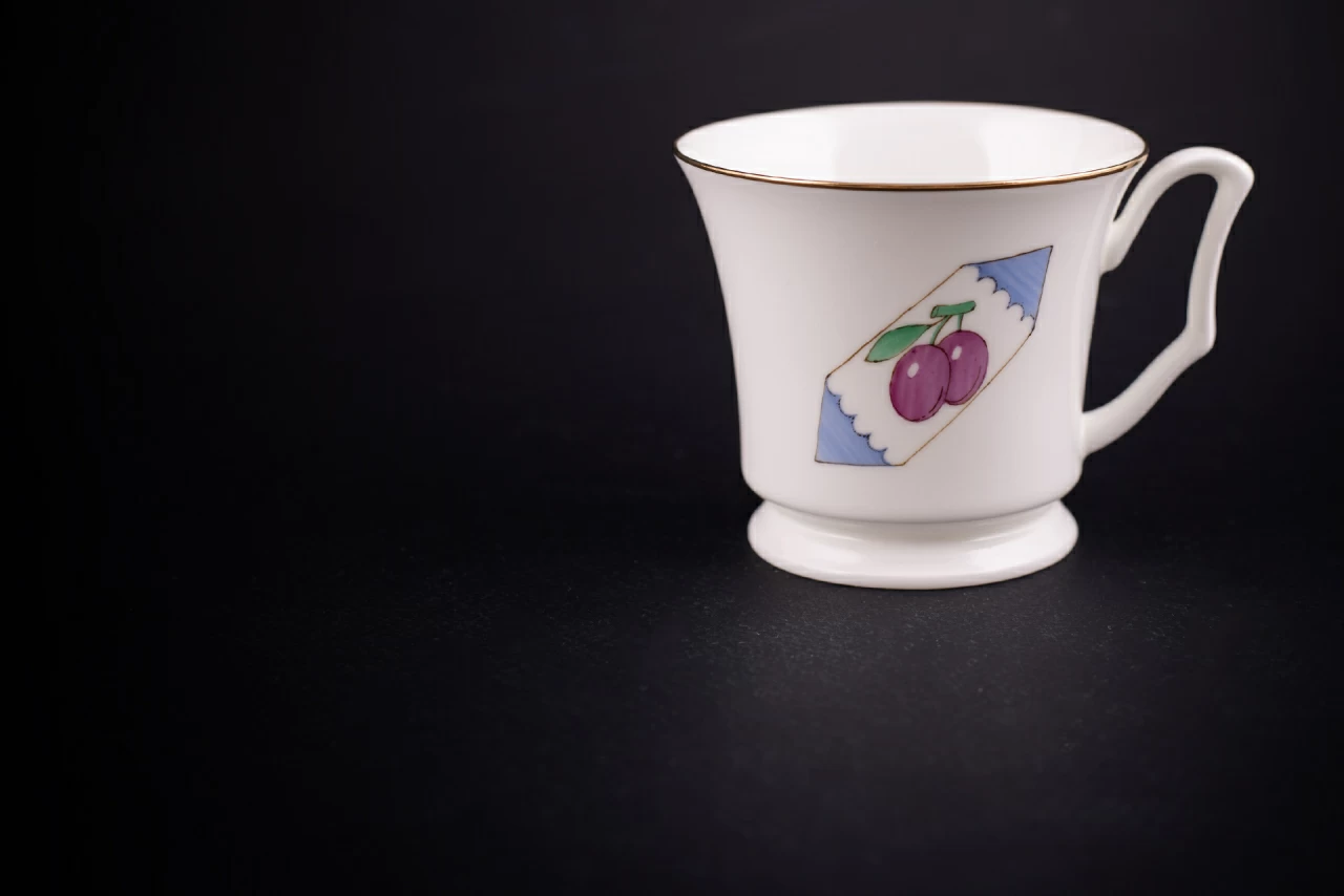 Чашка с блюдцем кофейная, рисунок Конфета Слива, форма Юлия, арт 61.21055.00.1, 