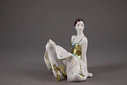 Скульптура форма В пуантах рисунок Натали арт. 82.98972.00.1, 