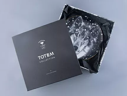 Декоративная тарелка 300 мм в подарочной упаковке, форма Эллипс 2, рисунок Тотем Волк арт. 81.26808.00.1