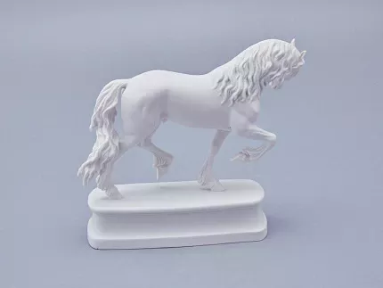 Скульптура в подарочной упаковке, форма Конь Фризской породы, рисунок Белый арт 81.18591.00.1