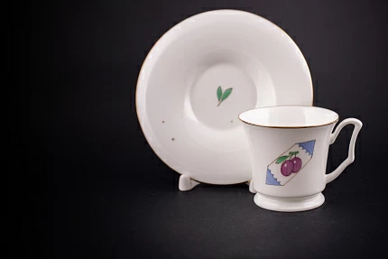 Чашка с блюдцем кофейная, рисунок Конфета Слива, форма Юлия, арт 61.21055.00.1