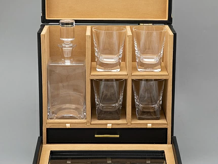 Подарочный набор Кожаный чемодан мини-бар Status черный  арт. 81.31188.00.1 Подарочный набор Кожаный чемодан мини-бар Status черный  арт. 81.31188.00.1