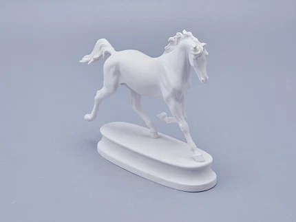 Скульптура в подарочной упаковке, форма Конь Арабской породы, рисунок Белый арт. 81.18628.00.1