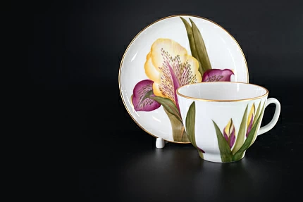 Чашка с блюдцем Пурпурный день, на форме Подарочная, арт 41.00176.00.1