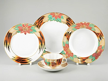 Тарелка мелкая 215 мм форма Европейская-2 рисунок Пуансеттия, арт. 80.38104.00.1