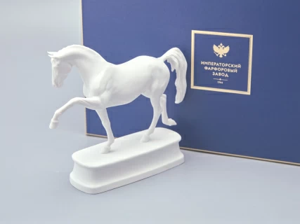 Скульптура в подарочной упаковке, форма Конь Ганноверский, рисунок Белый арт. 81.23029.00.1, 