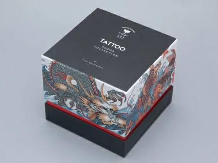 Подарочный набор Свеча форма ТОП рисунок TATTOO Dragon аромат Загадочный лес арт. 81.32067.00.1, 