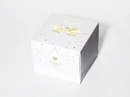 Елочная игрушка в подарочной упаковке, форма Луковица, рисунок Золотой бант, арт. 81.33930.00.1