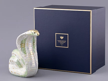 Скульптура форма Кобра в подарочной упаковке, большой размер, рисунок Зеленая кобра, арт. 81.32809.00.1 Скульптура форма Кобра в подарочной упаковке, большой размер, рисунок Зеленая кобра, арт. 81.32809.00.1