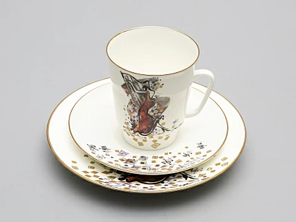 Трехпредметный комплект форма Майская рисунок "Семь нот от Миши Ленна" Ми 165 мл арт. 81.30093.00.1 Трехпредметный комплект форма Майская рисунок "Семь нот от Миши Ленна" Ми 165 мл арт. 81.30093.00.1