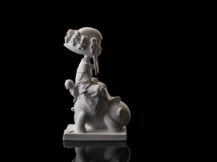 Скульптура Мишка и Лотос, Белый бисквит, в подарочной упаковке, арт. 81.32920.00.1, 