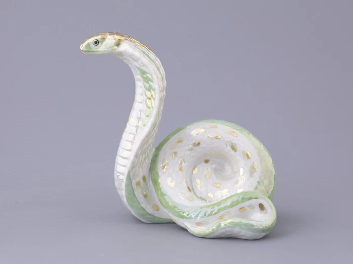 Скульптура форма Кобра в подарочной упаковке, большой размер, рисунок Зеленая кобра, арт. 81.32809.00.1, 