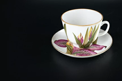 Чашка с блюдцем Пурпурный день, на форме Подарочная, арт 41.00176.00.1