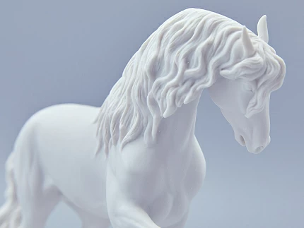 Скульптура в подарочной упаковке, форма Конь Фризской породы, рисунок Белый арт 81.18591.00.1