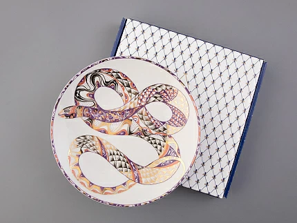 Тарелка декоративная 195 мм в подарочной упаковке, форма Эллипс, рисунок Золотая скарапея, артикул 81.33552.00.1 Тарелка декоративная 195 мм в подарочной упаковке, форма Эллипс, рисунок Золотая скарапея, артикул 81.33552.00.1