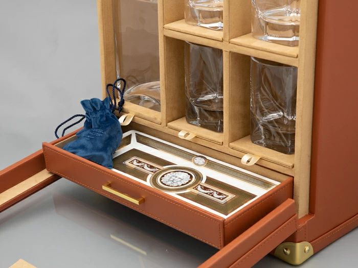 Подарочный набор Кожаный чемодан мини-бар Status коричневый арт. 81.31189.00.1, 