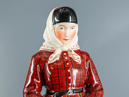 Скульптура Народности России Эстонская женщина арт. 82.69853.00.1