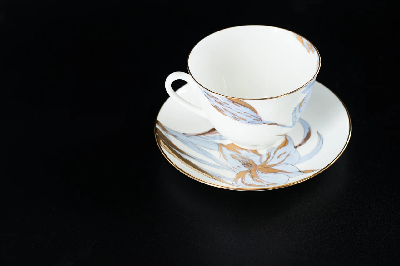 Чашка с блюдцем Любимые Цветы Модерна, на форме Весенняя, арт 61.21000.00.1, 