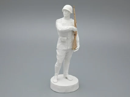 Скульптура Солдат Победы 1945, в подарочной упаковке, Белый бисквит, арт 81.33936.00.1, 