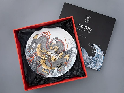Декоративная тарелка в подарочной упаковке 300 мм, форма Восточная рисунок TATTOO Dragon арт. 81.31626.00.1 Декоративная тарелка в подарочной упаковке 300 мм, форма Восточная рисунок TATTOO Dragon арт. 81.31626.00.1