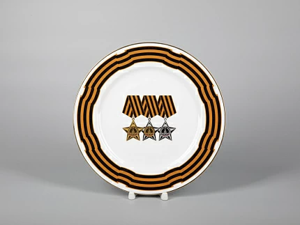 Тарелка декоративная 270 форма Европейская - 2 рисунок Орден Славы I-й,II-й,III-й степеней, арт. 80.99225.00.1 Тарелка декоративная 270 форма Европейская - 2 рисунок Орден Славы I-й,II-й,III-й степеней, арт. 80.99225.00.1