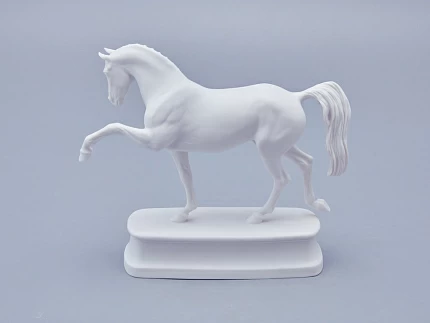 Скульптура в подарочной упаковке, форма Конь Ганноверский, рисунок Белый арт. 81.23029.00.1