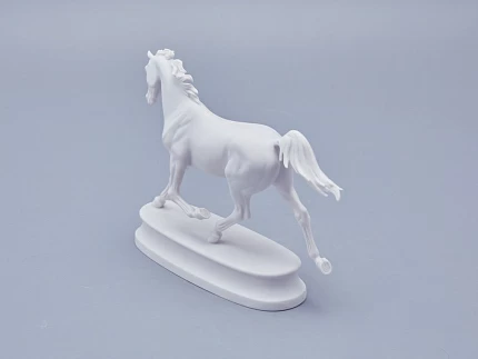 Скульптура в подарочной упаковке, форма Конь Арабской породы, рисунок Белый арт. 81.18628.00.1