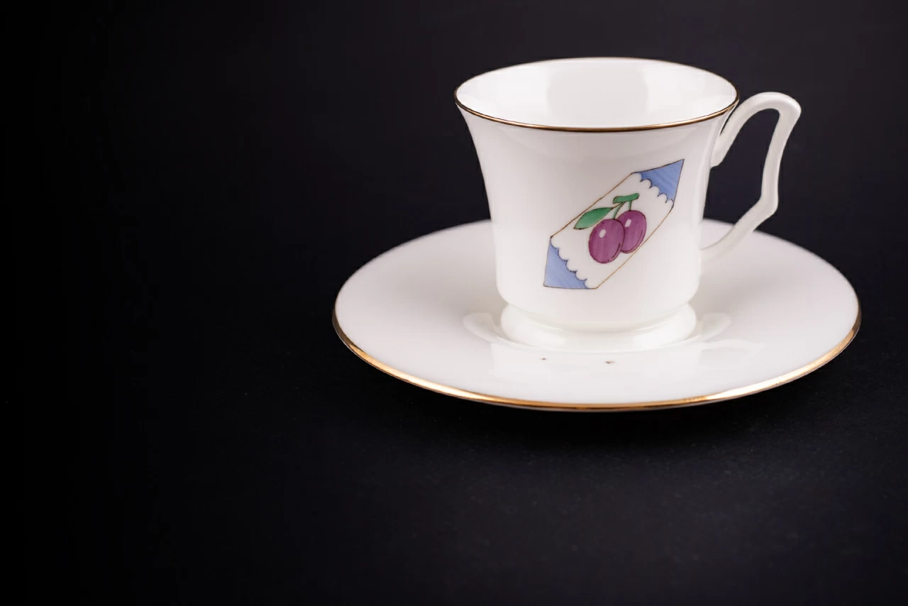 Чашка с блюдцем кофейная, рисунок Конфета Слива, форма Юлия, арт 61.21055.00.1, 