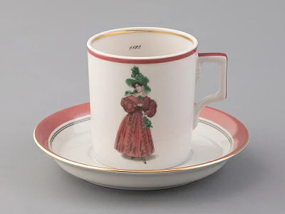 Чашка с блюдцем чайная 220 мл форма Гербовая рисунок Modes de Paris 1827 арт. 81.25413.00.1 Чашка с блюдцем чайная 220 мл форма Гербовая рисунок Modes de Paris 1827 арт. 81.25413.00.1